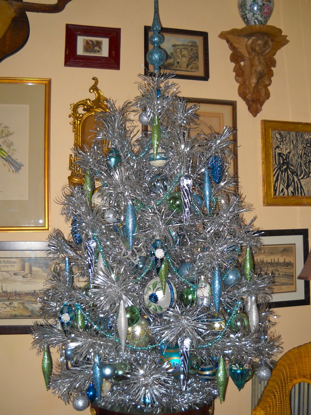 Knickerbocker Style & Design: A Victorian Aluminum Christmas Tree