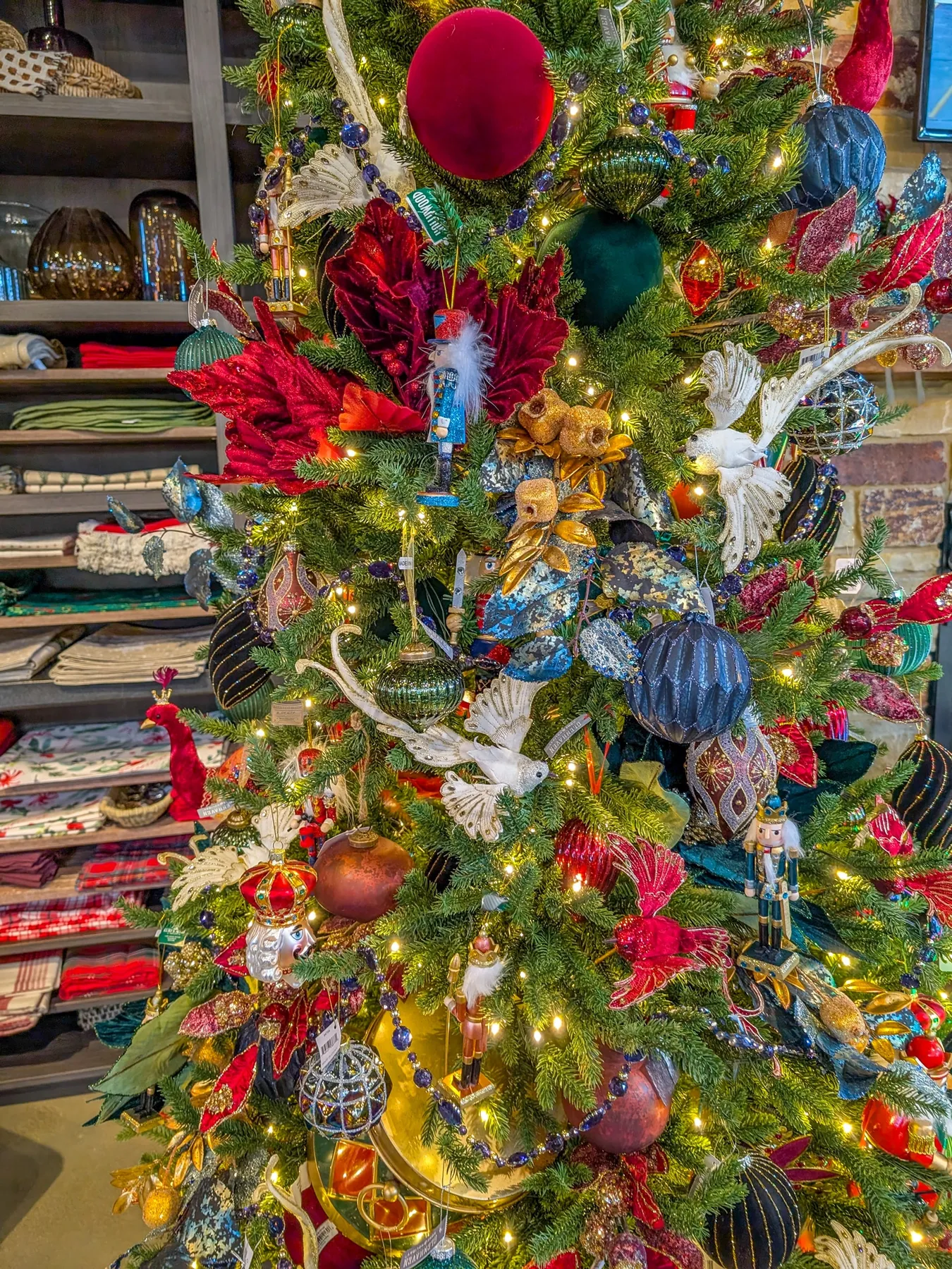 Lurvey's Holiday Favorites: Christmas Trees, Decorations, and Seasonal  Essentials - Lurvey