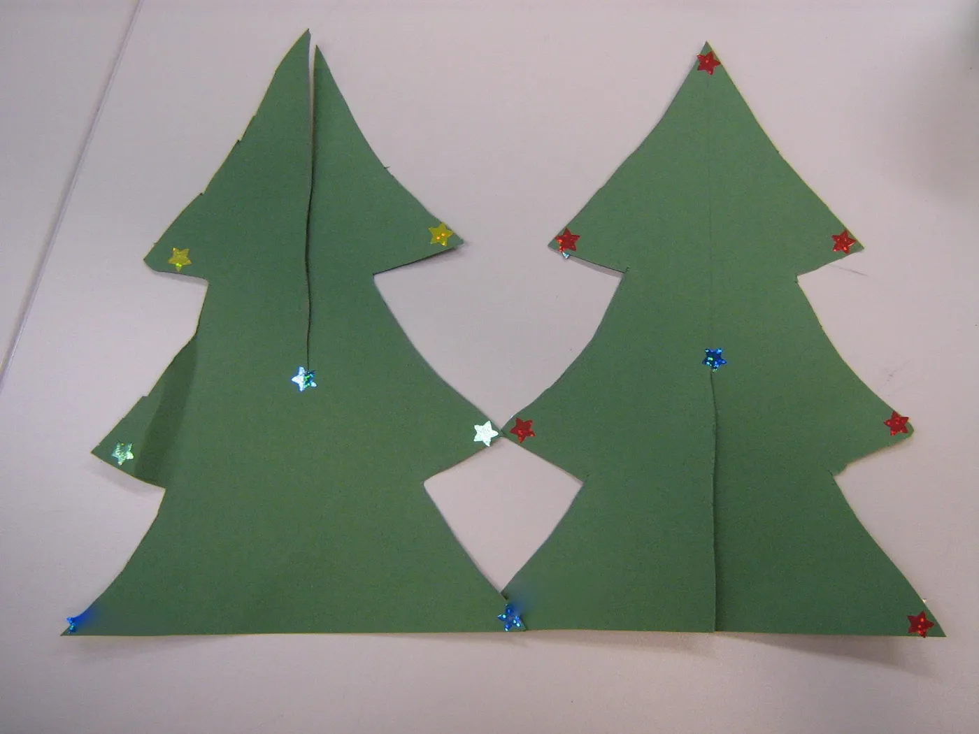 Mama Pea Pod: {Standing Paper Christmas Trees}