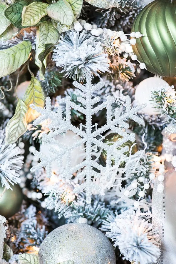 Metallic Winter Wonderland Christmas Tree