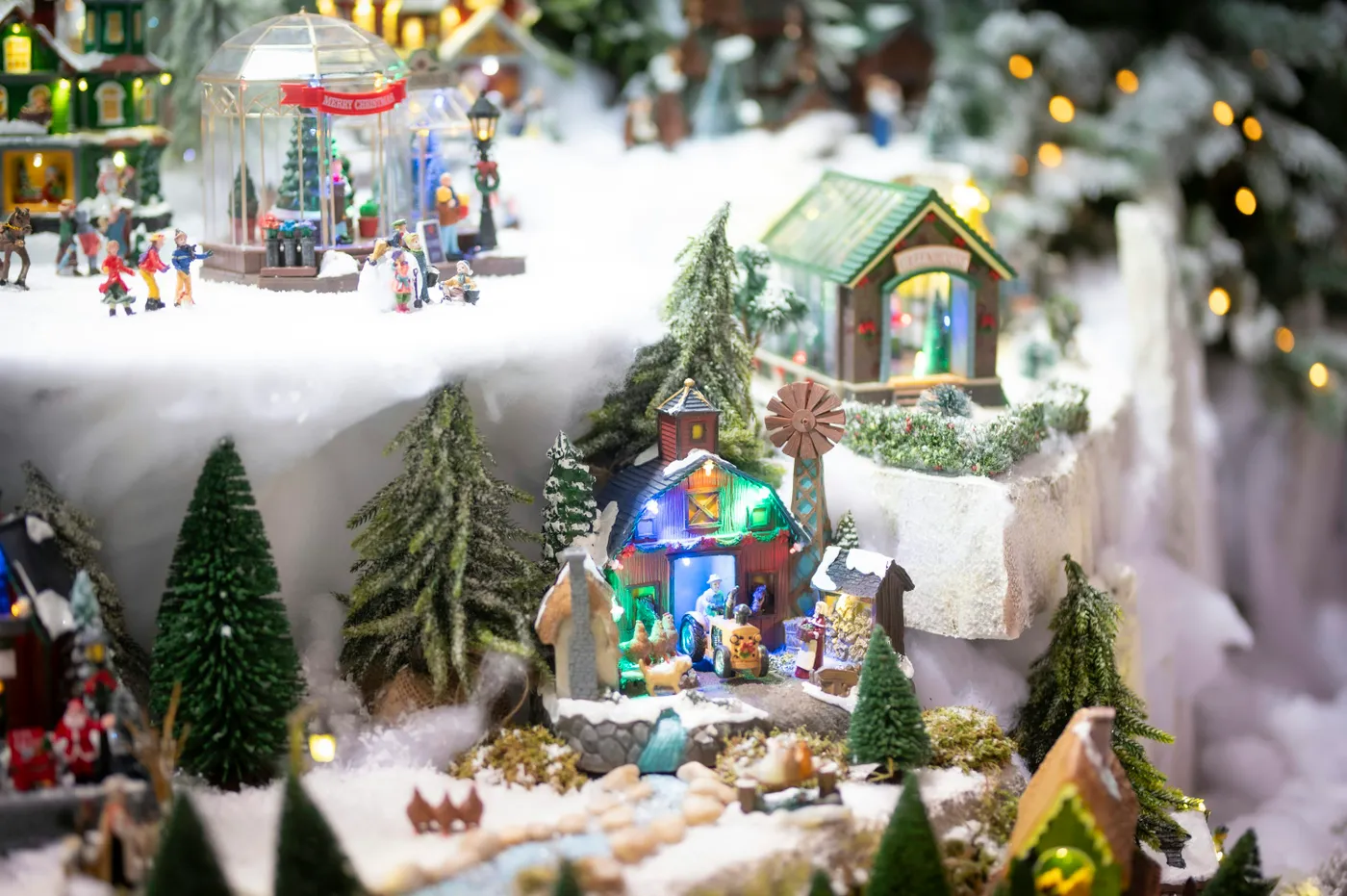 Miniature christmas village scene with festive lights - Free Photo on Unsplash