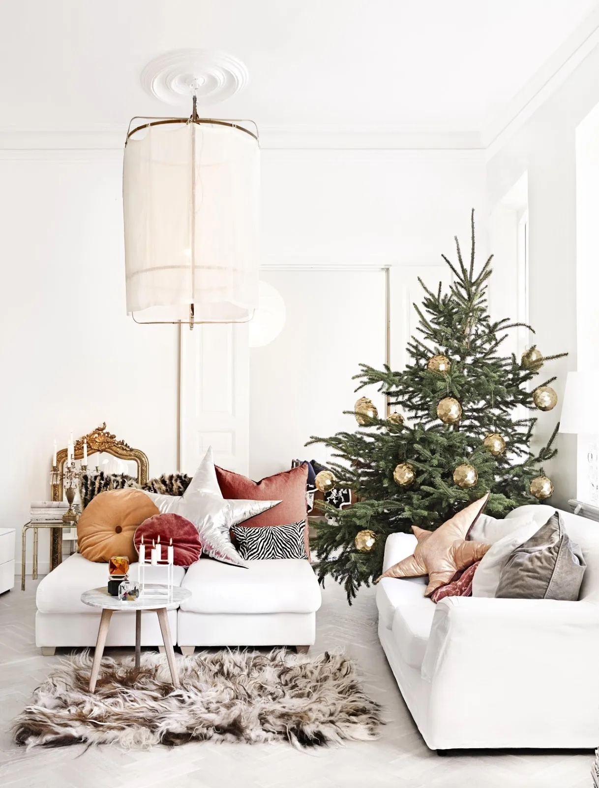 Minimal Dreamy Christmas Home - Daily Dream Decor