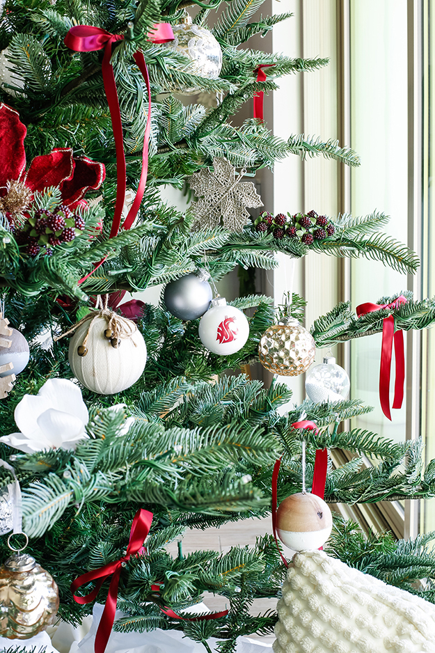 Modern Burgundy, White and Gold Christmas