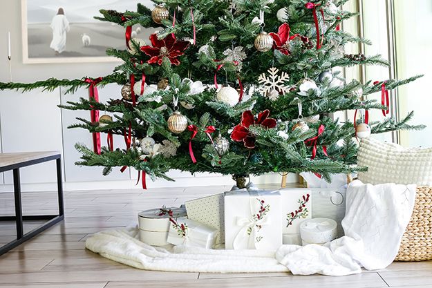 Modern Burgundy, White and Gold Christmas