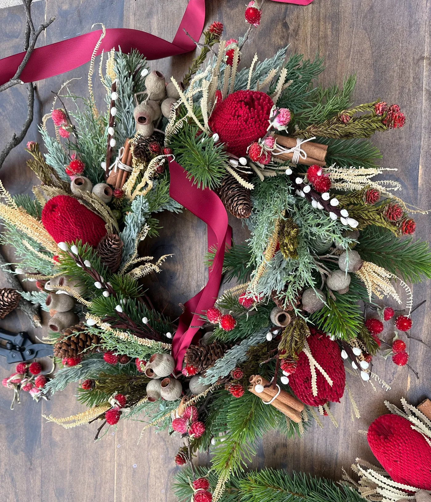 Modern Christmas Winter Black Gold Wreath Handmade Elegant — Blooming House