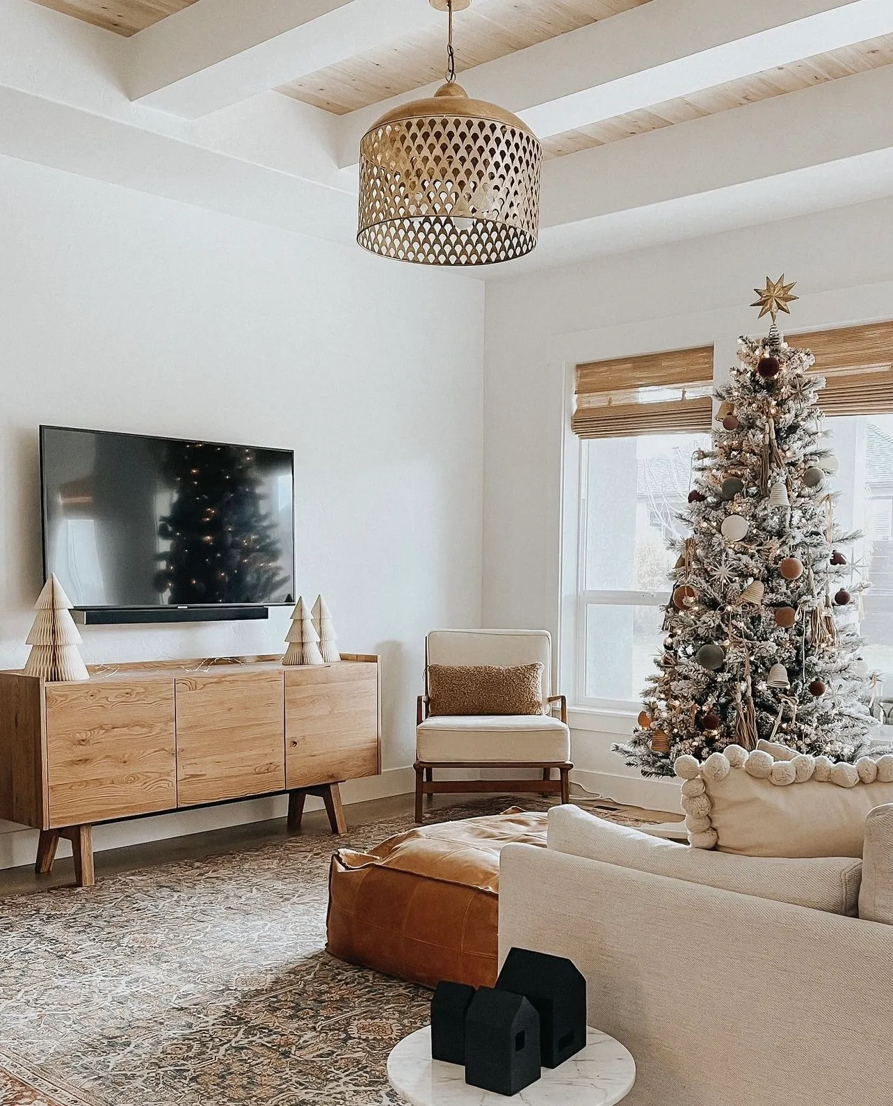 Neutral Christmas Tree Decorations for the Living Room - The House of Hood  Blog