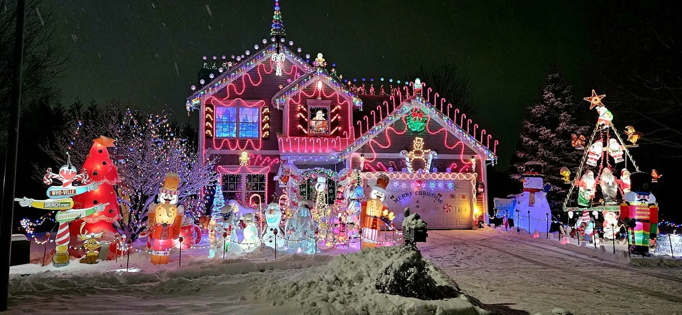 North Liberty couple's holiday light display becomes community staple