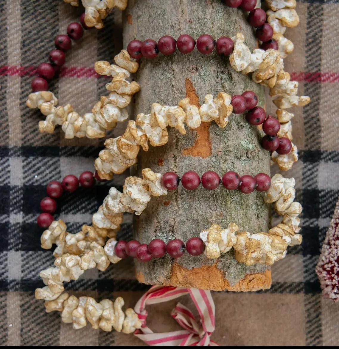 Old-Fashioned Popcorn & Cranberry Garland – Heritage Holiday Mantel Decor