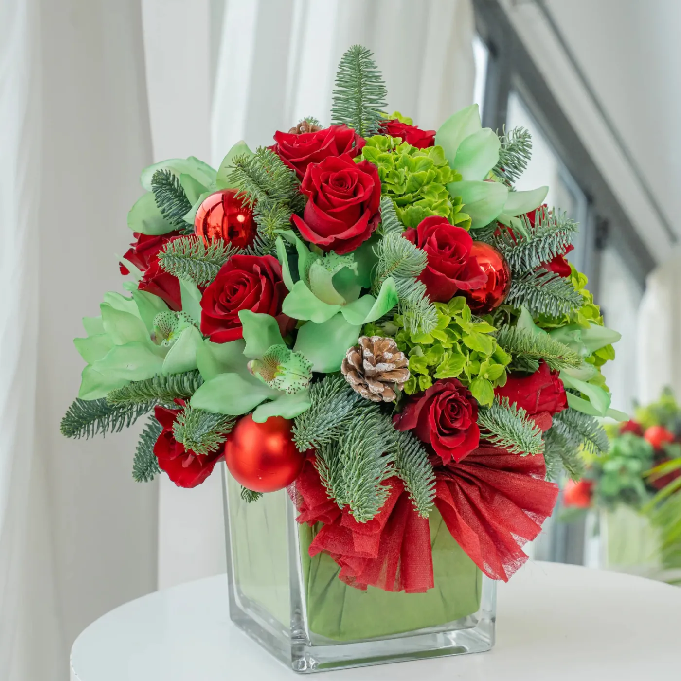 Order Xmas Flowers in Vase Gift