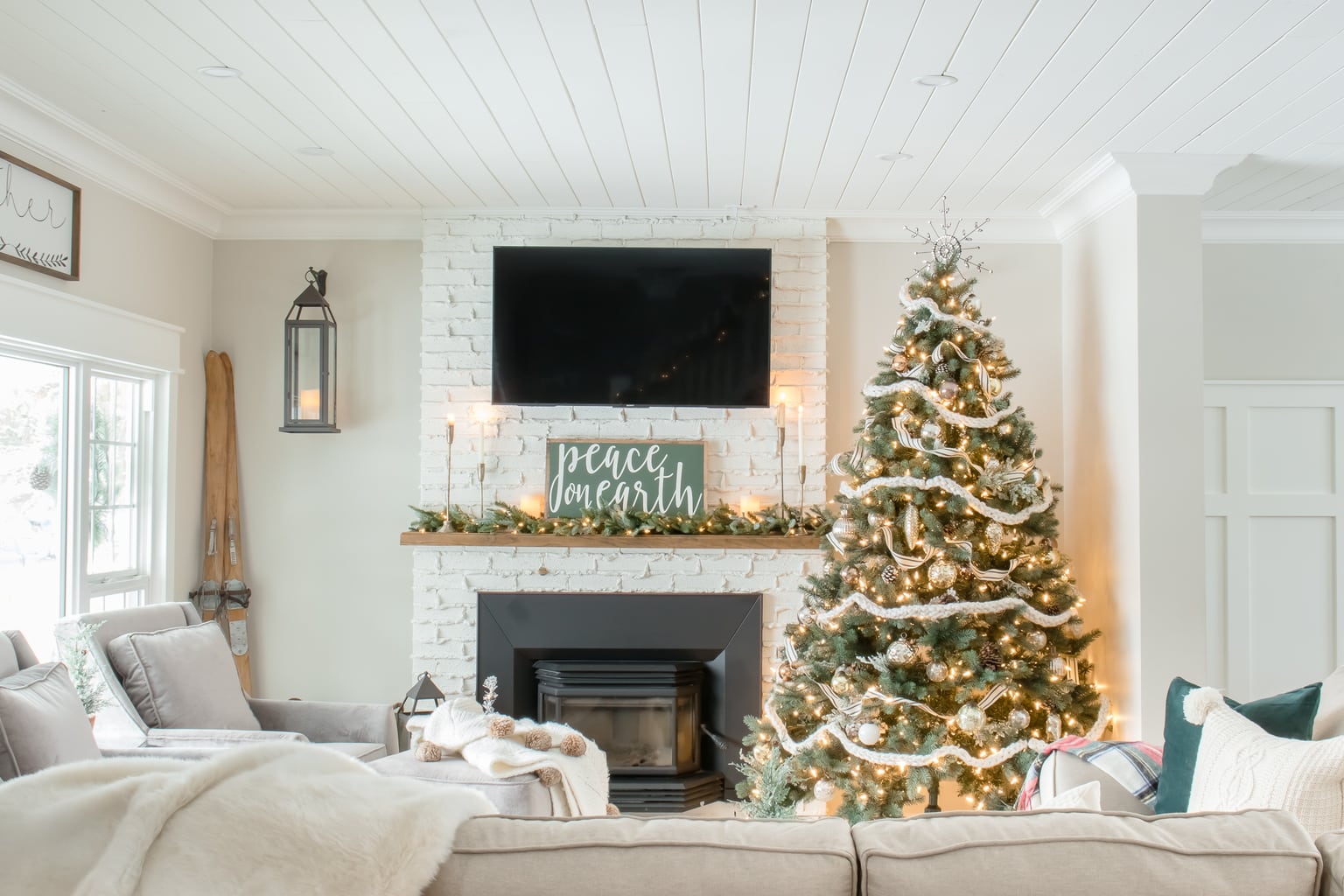Our Favourite Pre-Lit Christmas Trees - Making it in the Mountains