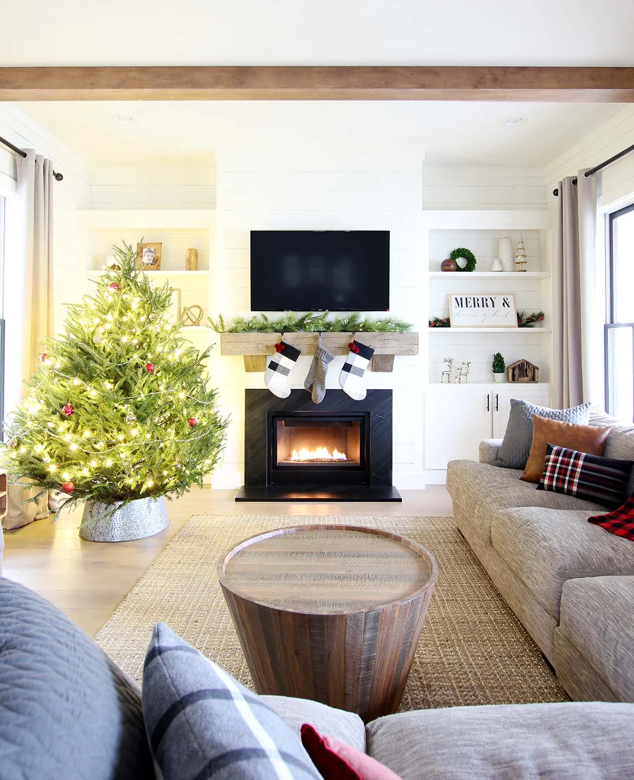 Our Modern Farmhouse: Christmas Home Tour - Plank and Pillow