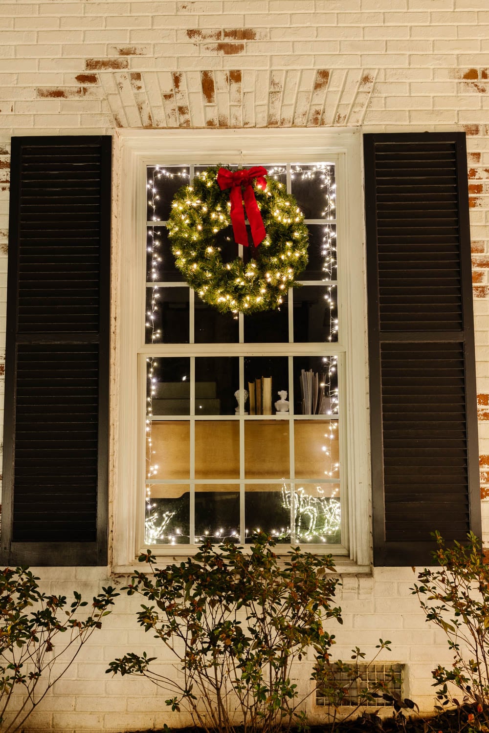 Outdoor Christmas Lawn Decorating Ideas (No Ladder Required) - Bless'er  House