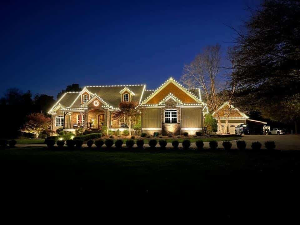 Outdoor Christmas Light Decoration - Wash Masters Window Cleaners &  Pressure Washing