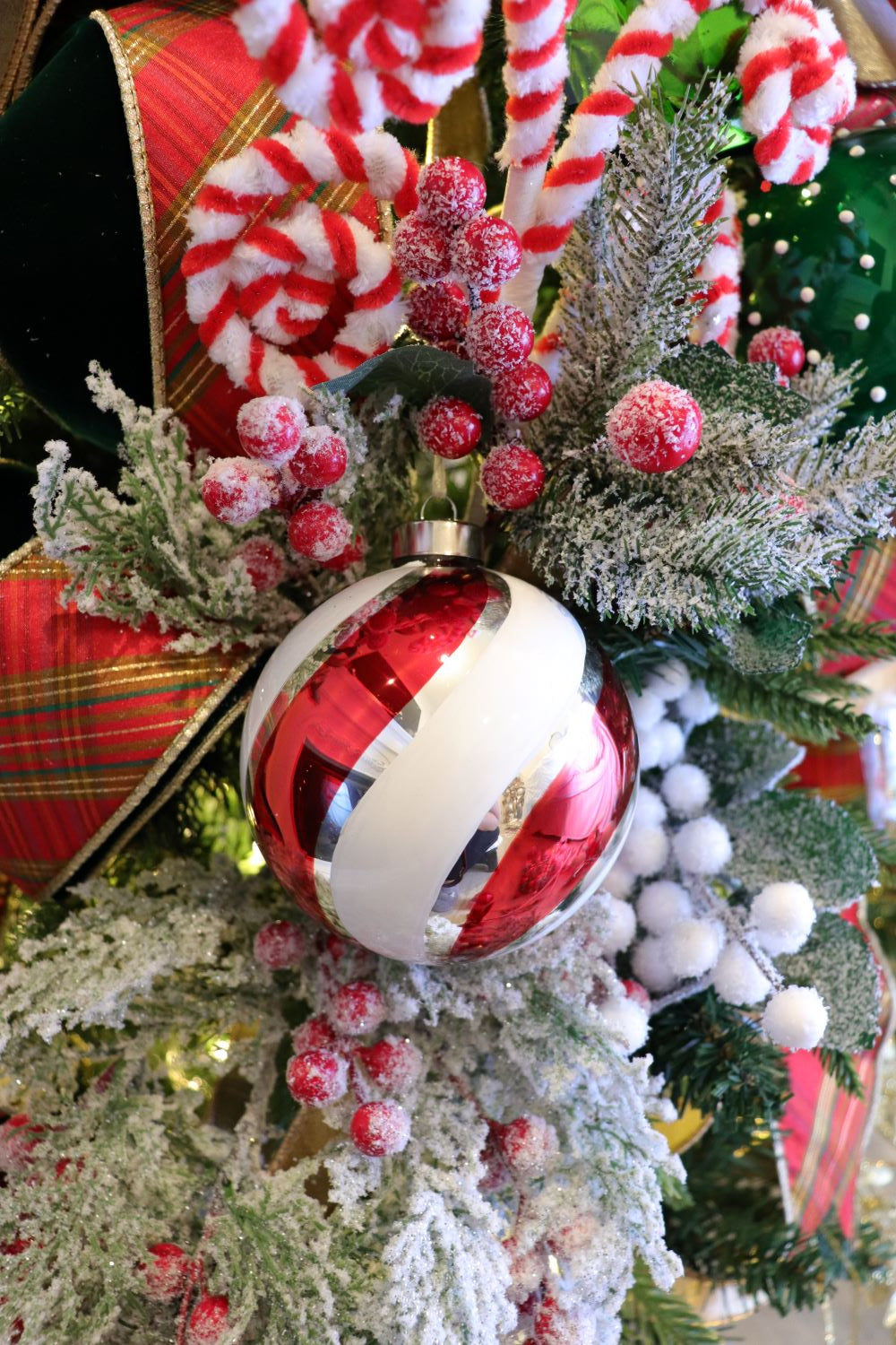 Peppermint Swirl Glass Ball Ornament - Set of 4– FancyFace Designs