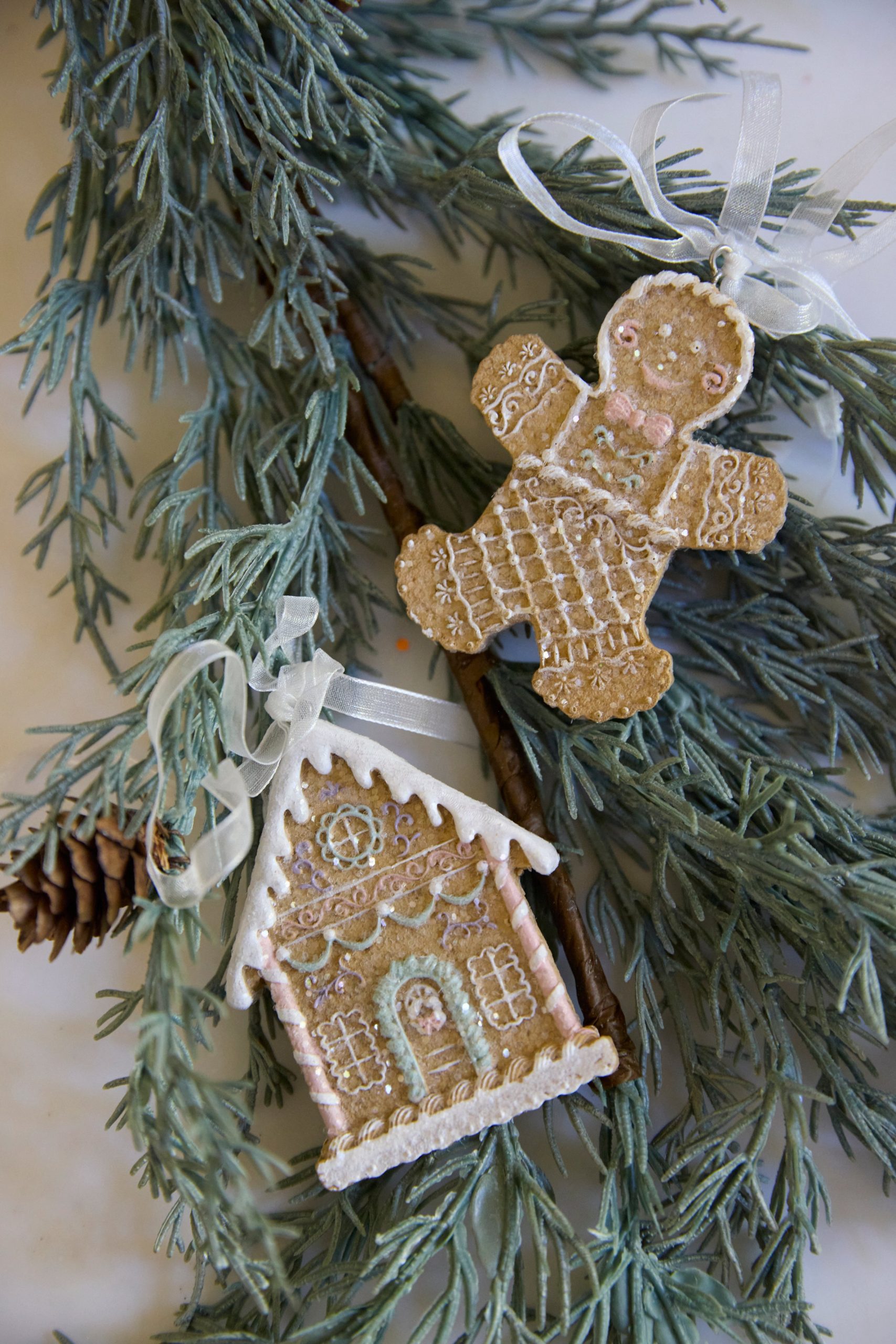 Piped Pastel Gingerbread House Hanging – Holly & Ivy