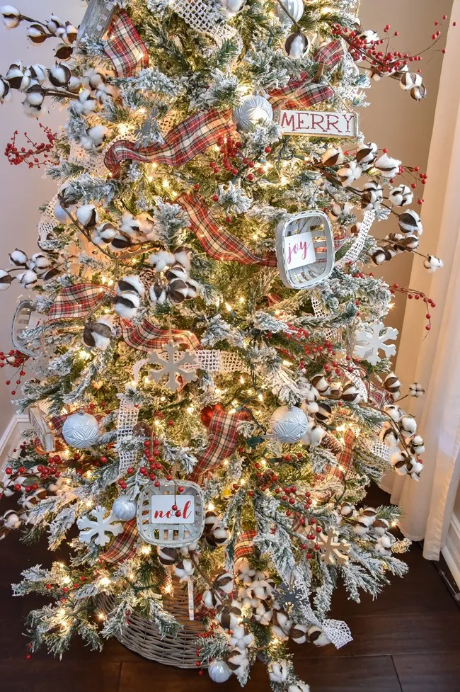 Plaid and Cotton Farmhouse Style Christmas Tree