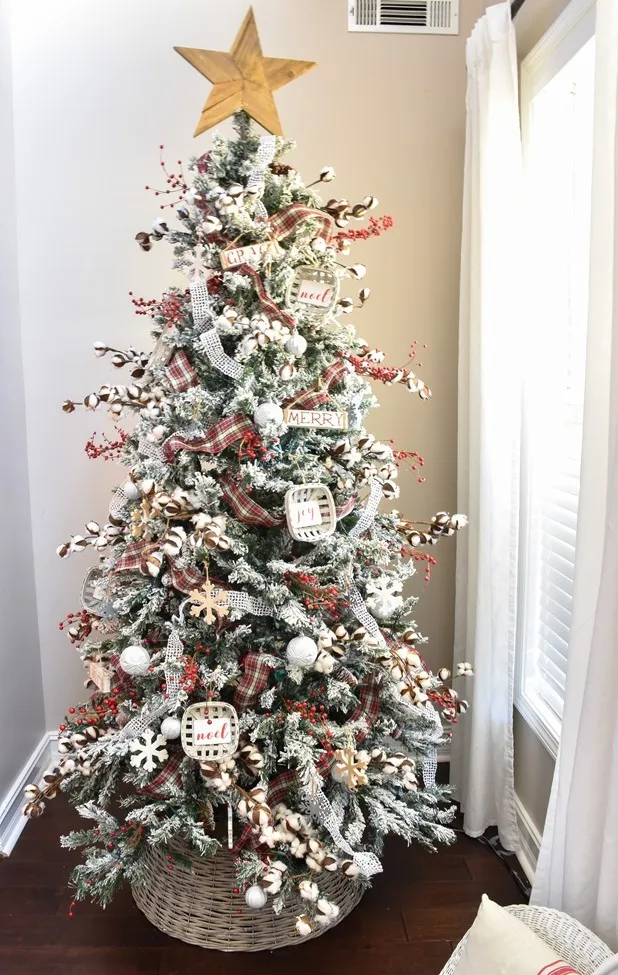 Plaid and Cotton Farmhouse Style Christmas Tree