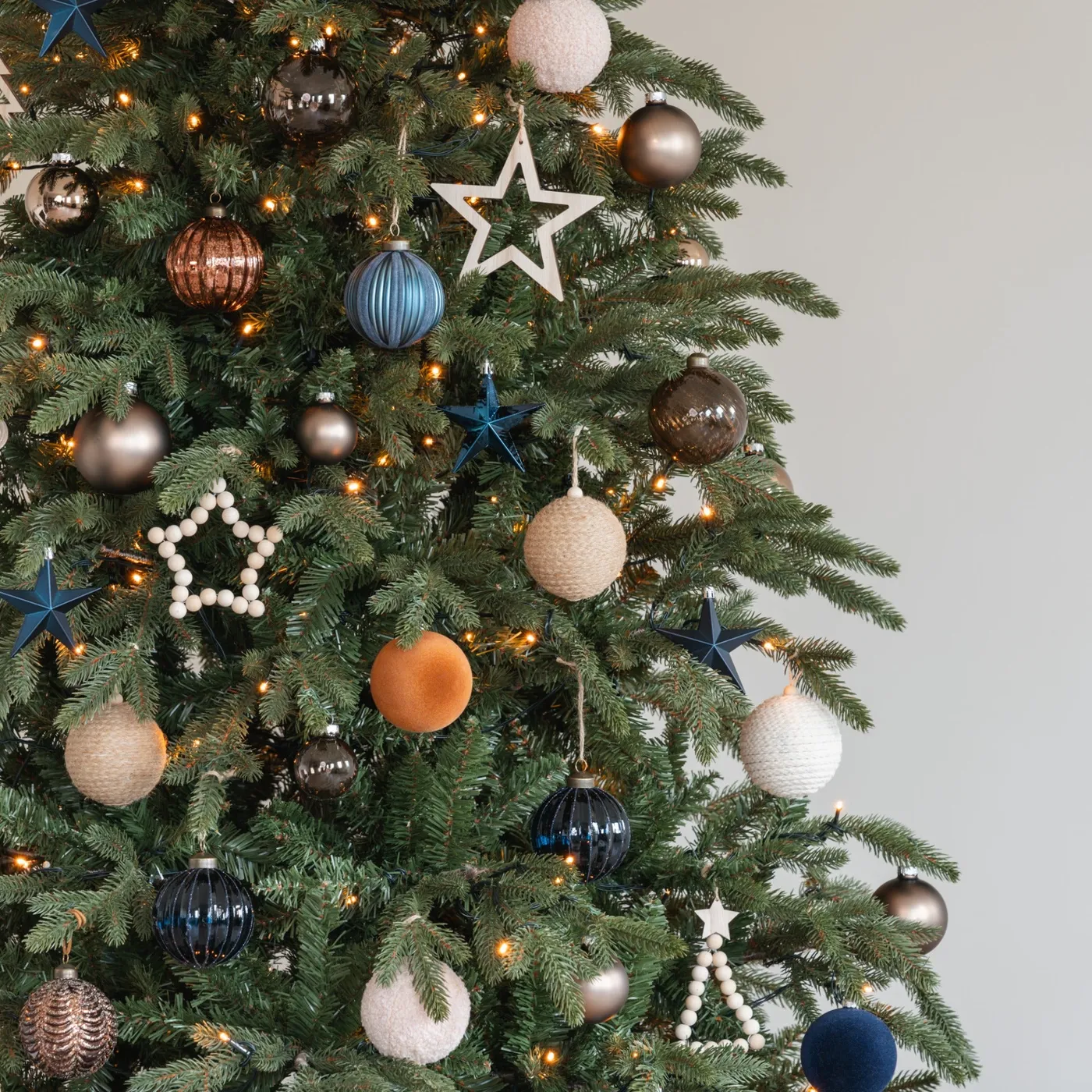 Pre-lit Christmas tree 185 cm | It's all about Christmas