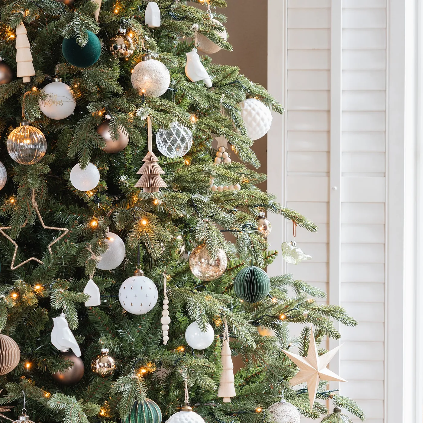Pre-lit Christmas tree 240 cm | It's all about Christmas