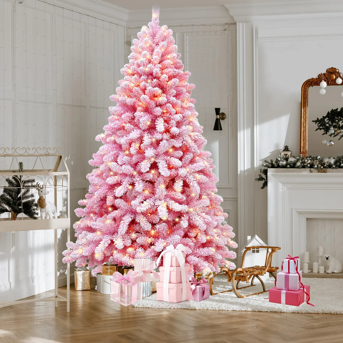 Pretty in Pink | A roundup of pink Christmas trees 🎀