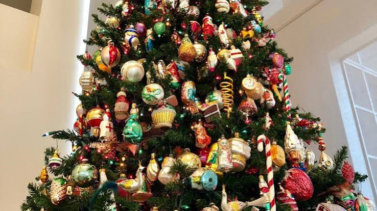 RAM Holiday Tree 2021 - Racine Art Museum