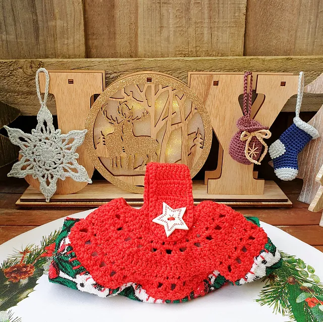 Ravelry: Christmas Crochet: Tea Towel Topper pattern by BlueBuggs