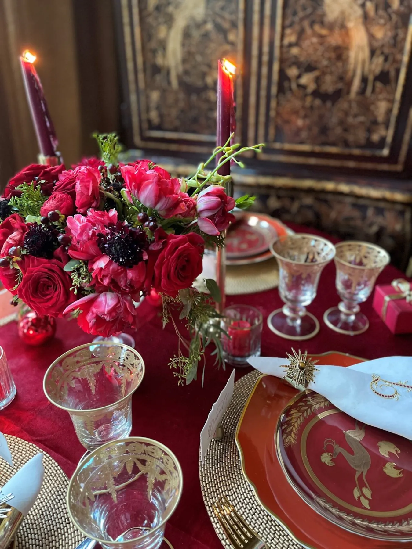 Red And Discount Gold Table Decor | Themed Christmas Setting Idea Ivory &  2026 Noire