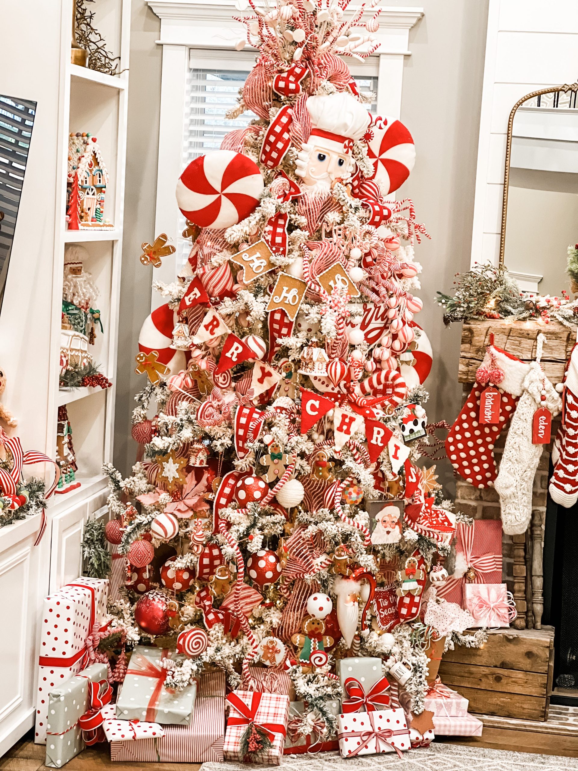 red-white-christmas-tree-gingerbread-living-room12 -