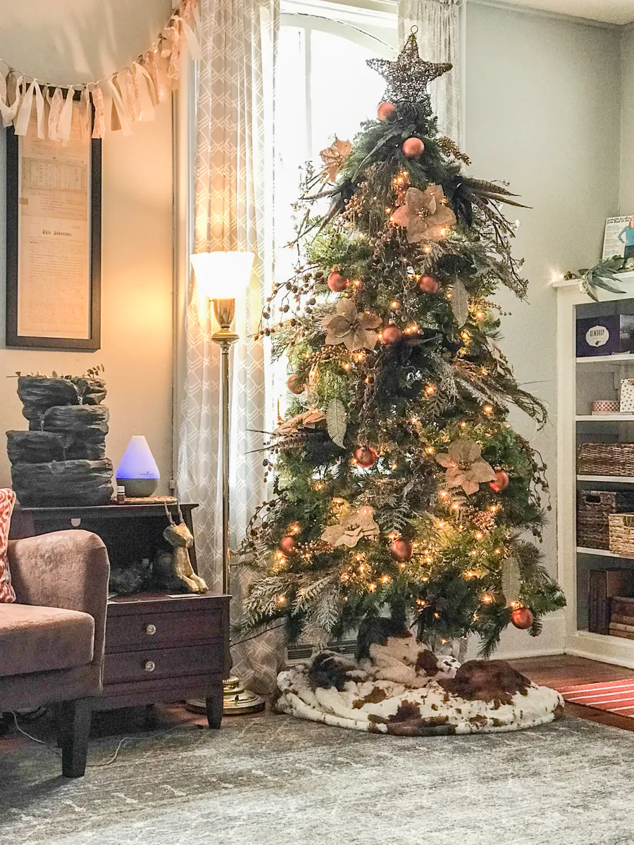 rustic Christmas tree decor - DIY Show Off ™ - DIY Decorating and Home  Improvement BlogDIY Show Off ™ – DIY Decorating and Home Improvement Blog