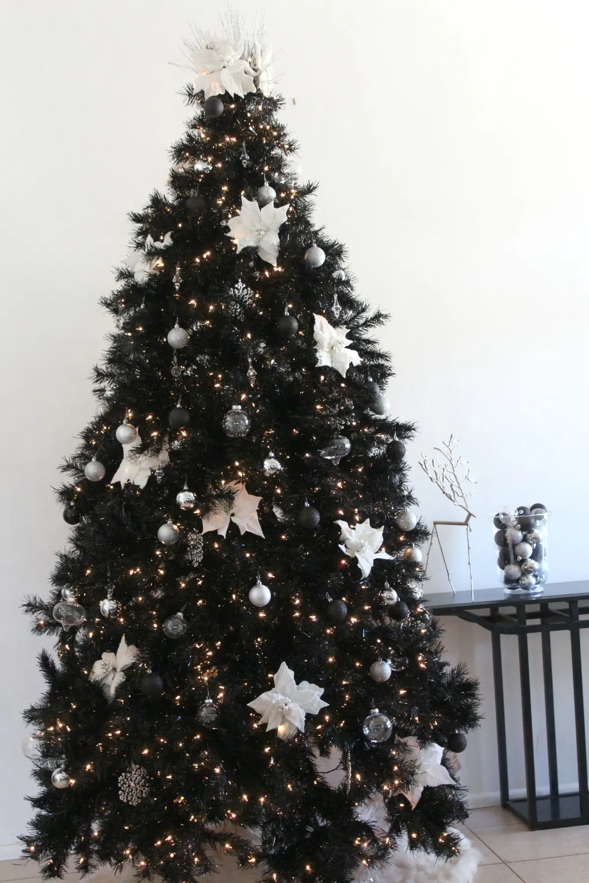 Rustic Modern Christmas Tree - Taryn Whiteaker Designs Ivory Black Onyx‎  Stone Christmas Tree Decor Holiday