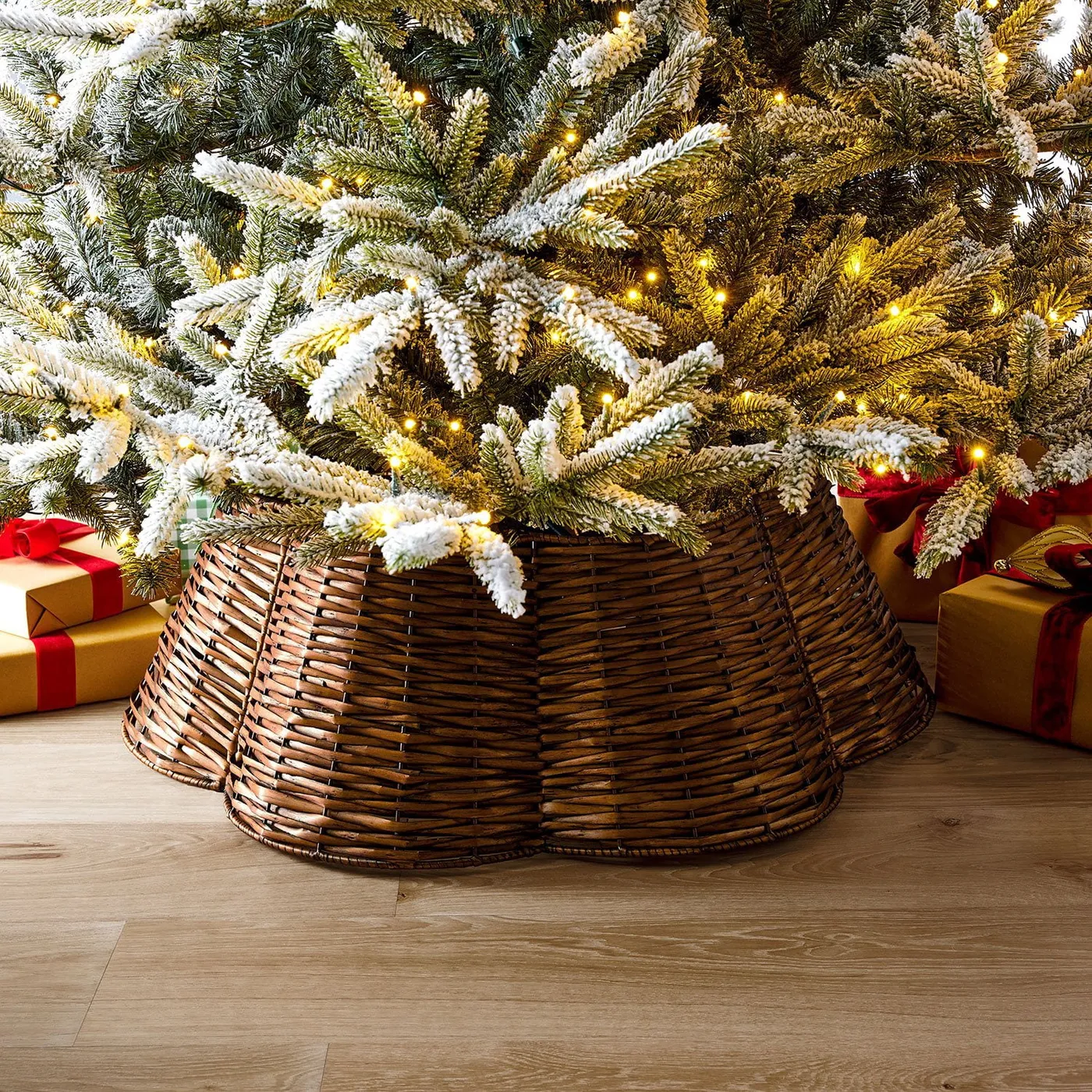 See deals & similar results for Member's Mark Scalloped Wicker Christmas  Tree Collar for 9ft Trees | Dupe.com