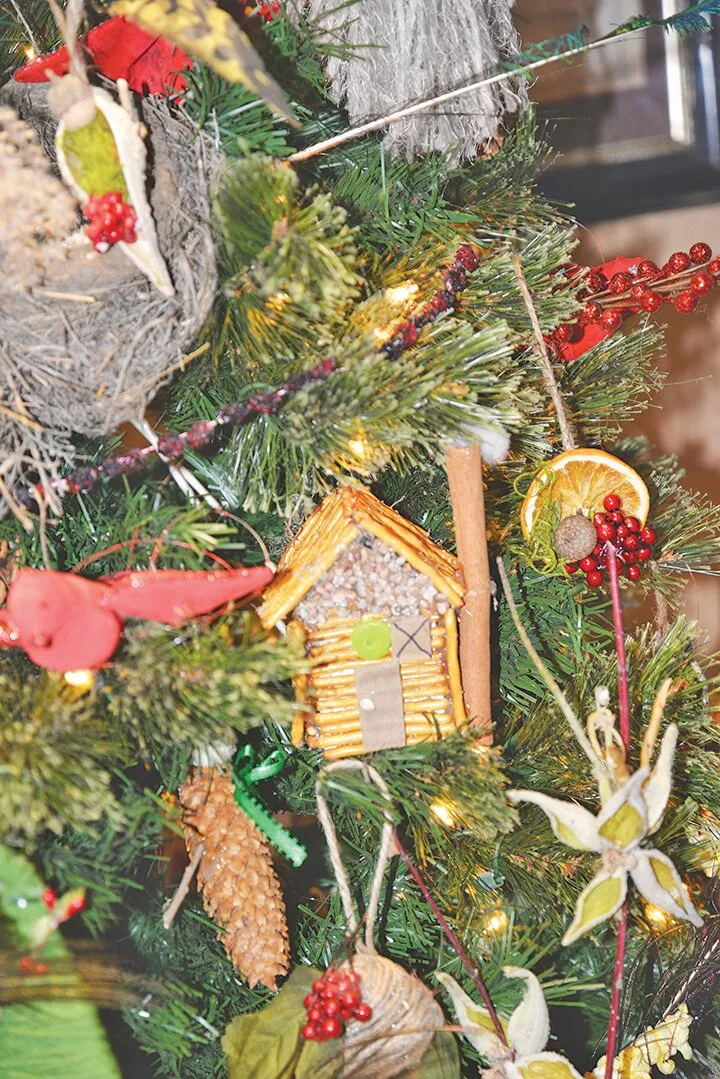 Seniors craft homemade Christmas tree decorations - Platte County  Record-Times