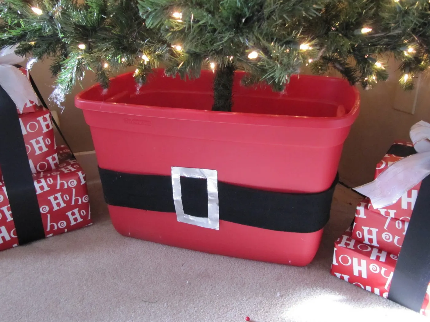 Sew Many Ways...: How To Decorate A Christmas Tree...
