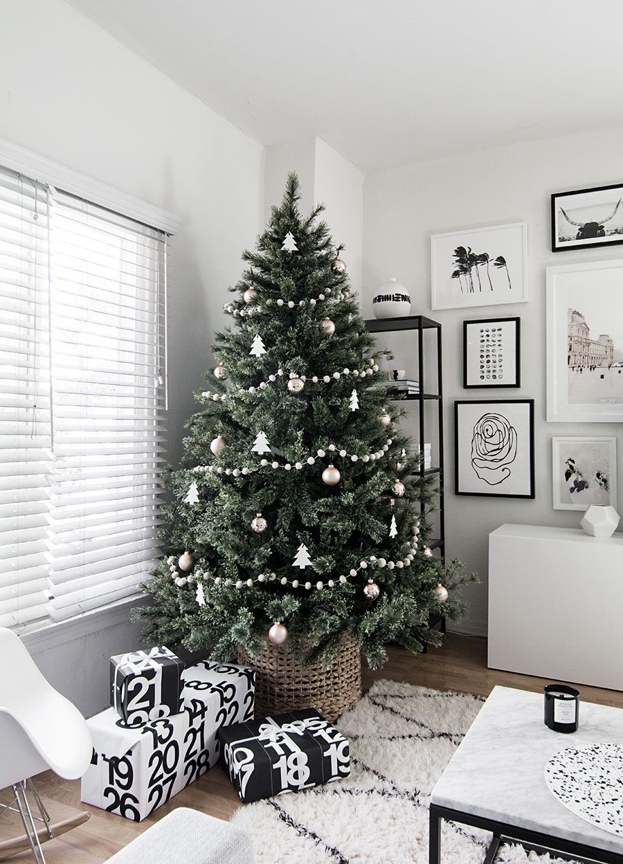 Simple Scandinavian Christmas Tree Decorating Inspiration