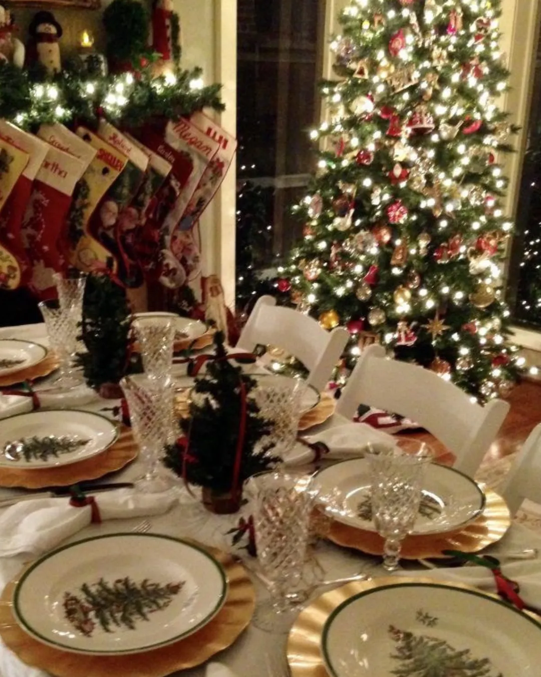 Spode Christmas Tree China: History, Decor & Jewelry