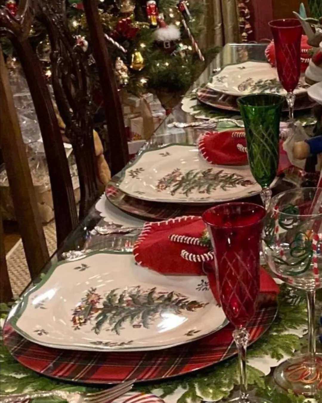 Spode Christmas Tree China: History, Decor & Jewelry