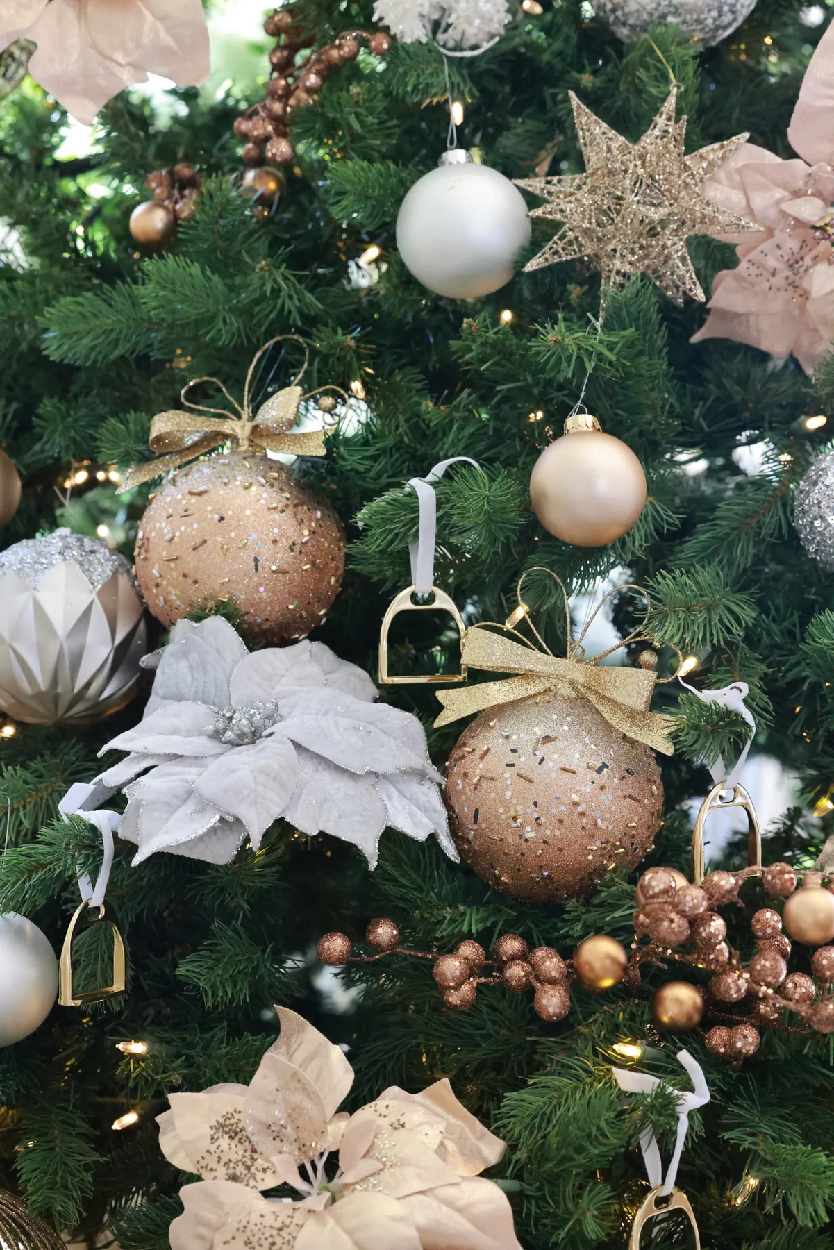 Stirrup Ornament - Gold