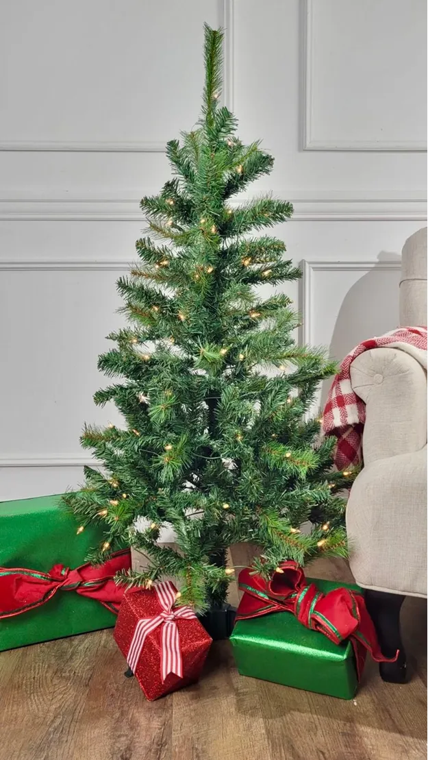 Tabletop Christmas Tree Placement Ideas (and More!) - Decorator's Warehouse