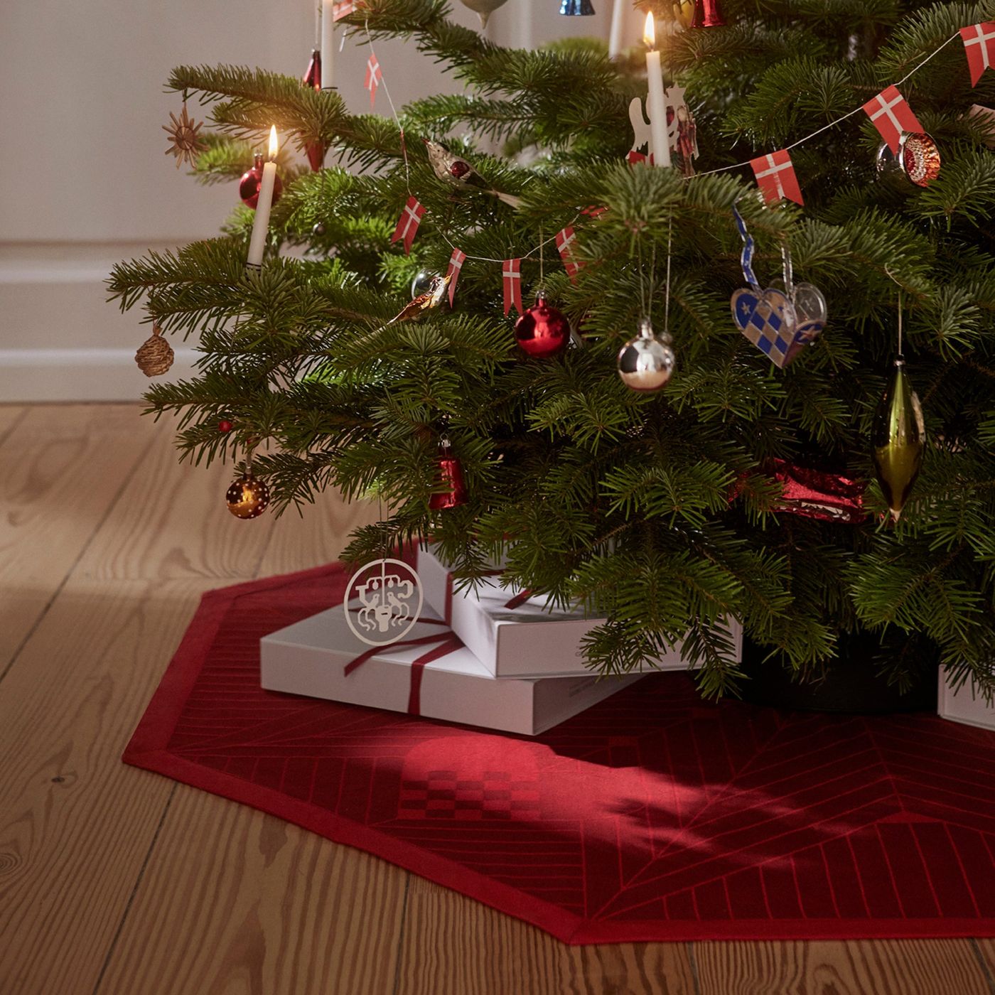 The Christmas tree rug in signature design is a long waited-for addition to  the damask collection