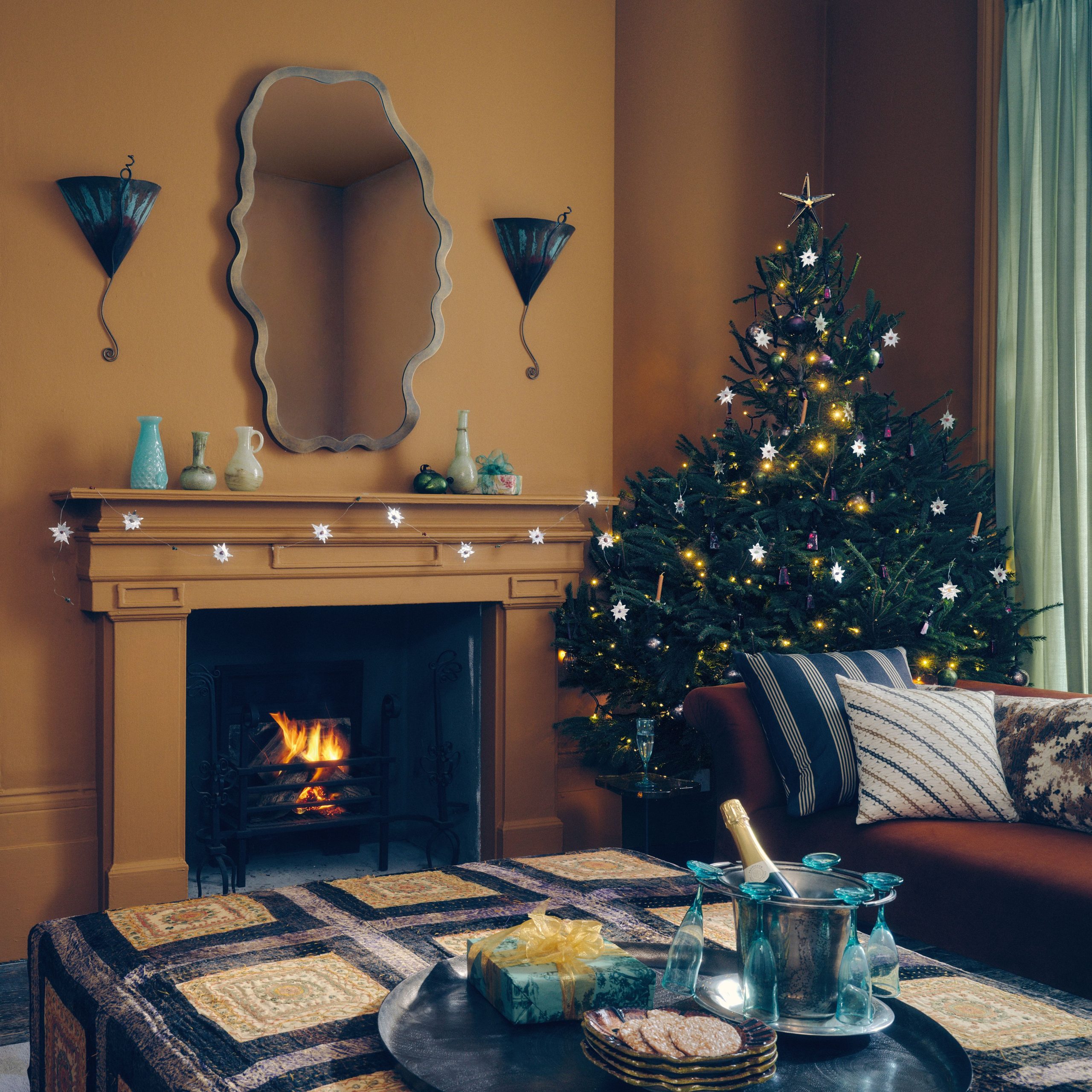The dos and don'ts of decorating a Christmas tree | House & Garden