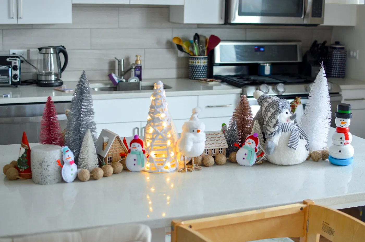 Toddler Friendly Christmas Centerpiece — Breezing Through