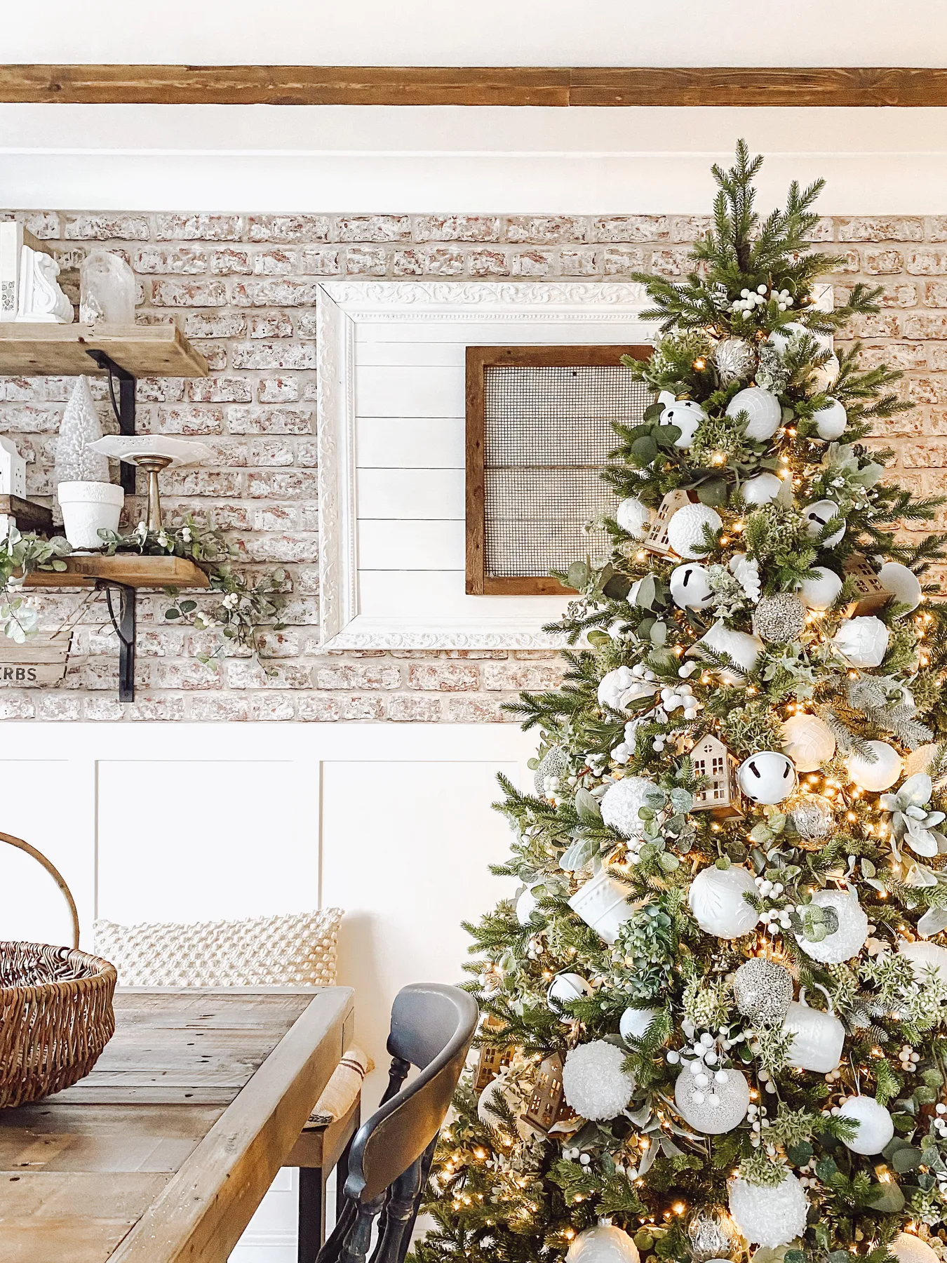 TOP TIPS FOR DECORATING A CHRISTMAS TREE – Making Home Matter