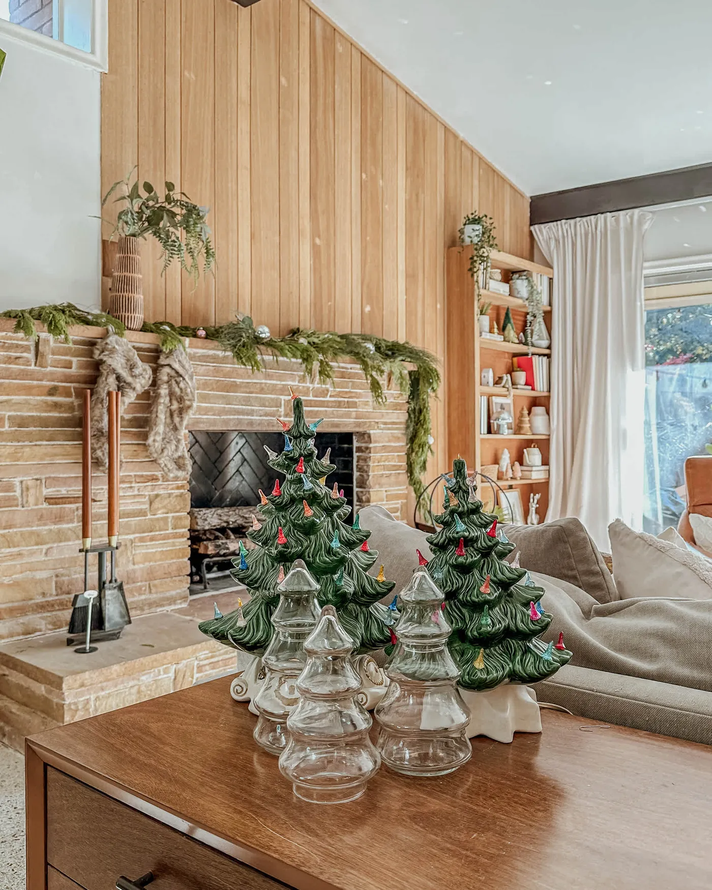 Tour a Mid-Century Modern House Decorated for the Holidays | Apartment  Therapy