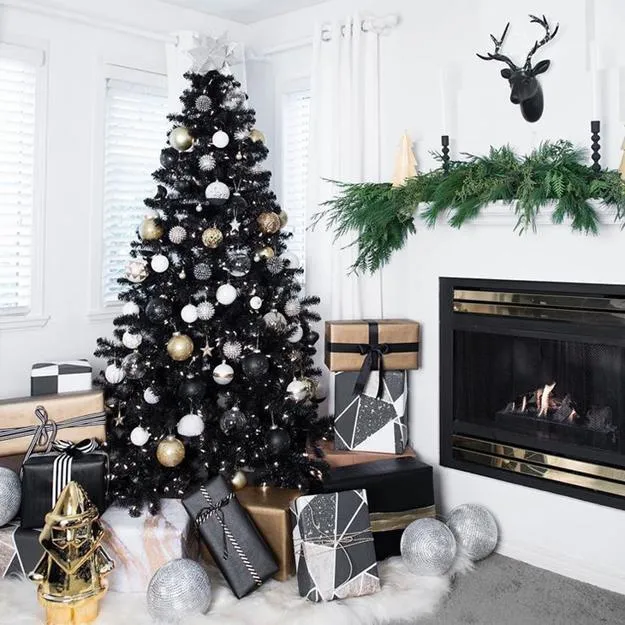 Traditional Christmas Tree Decorating with Trendy Accents