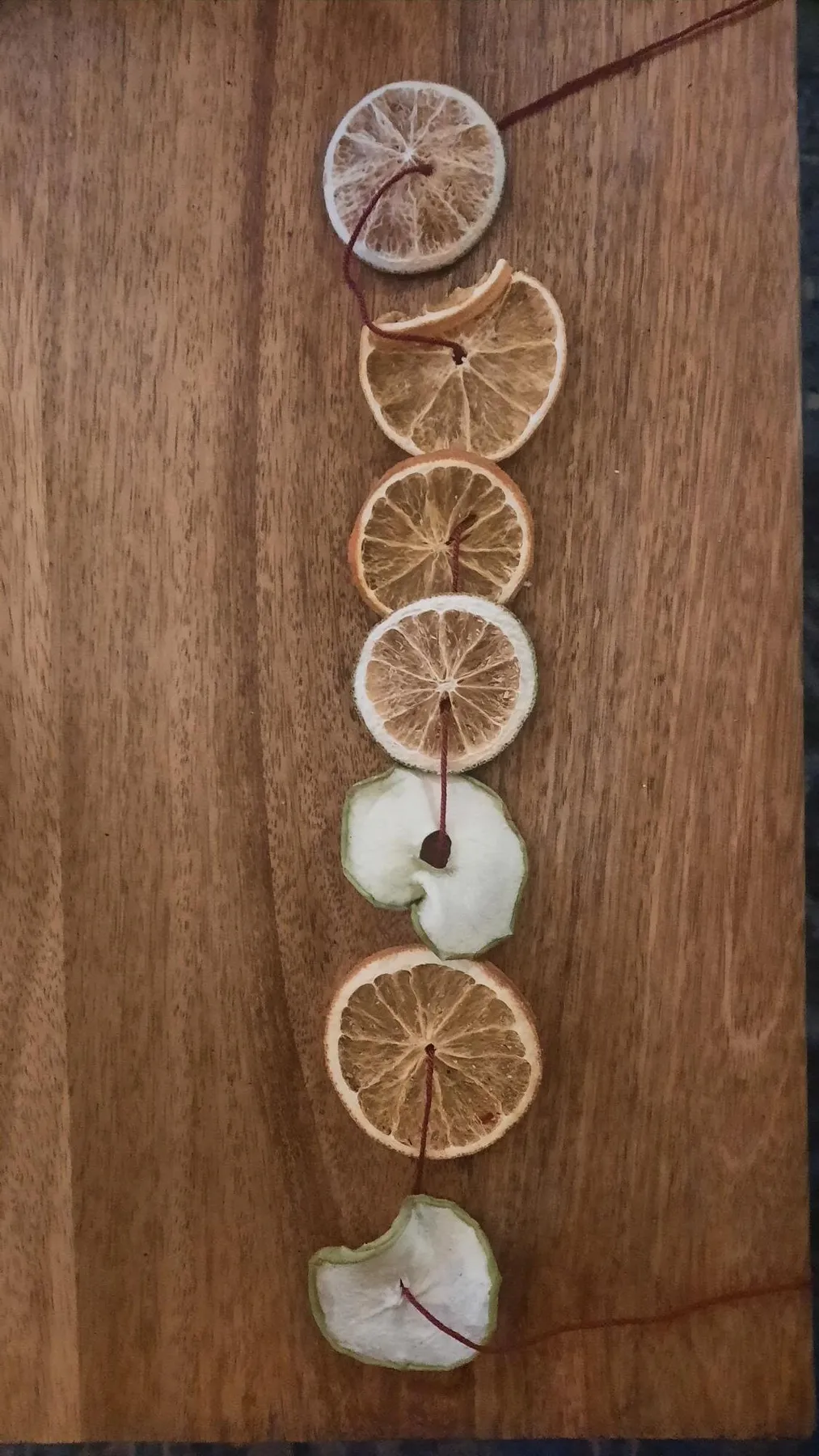 Traditional Scented Christmas Garland - victaparents.org.uk