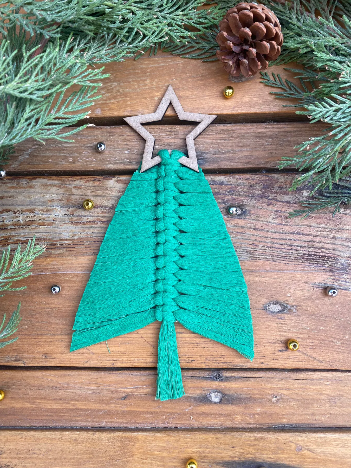 Tree Ornament – Knot & Hook