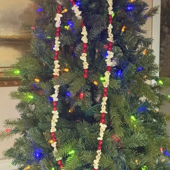 Vintage 1984 Festive Red and White Holiday Popcorn Garland 74 inches long