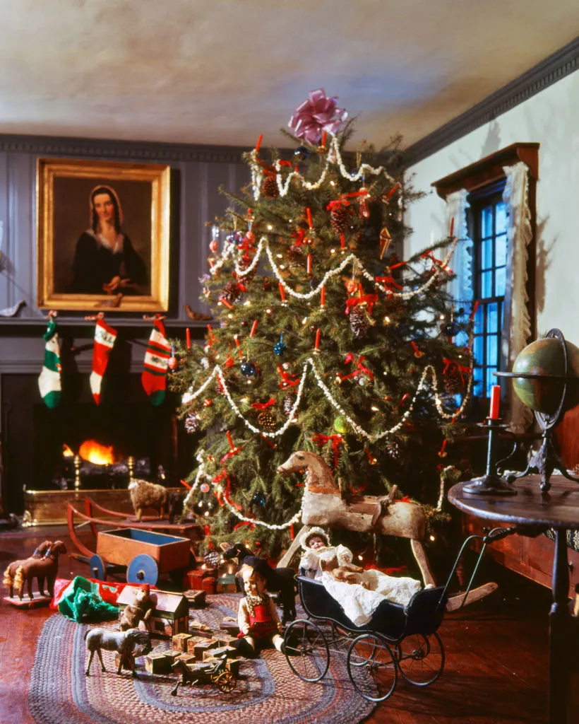 Vintage Christmas Interiors That Will Fill You With Nostalgia | The Vintage  News