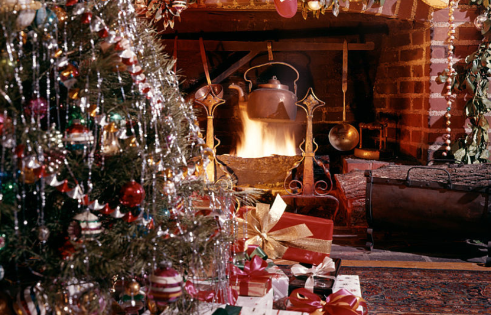 Vintage Christmas Interiors That Will Fill You With Nostalgia | The Vintage  News